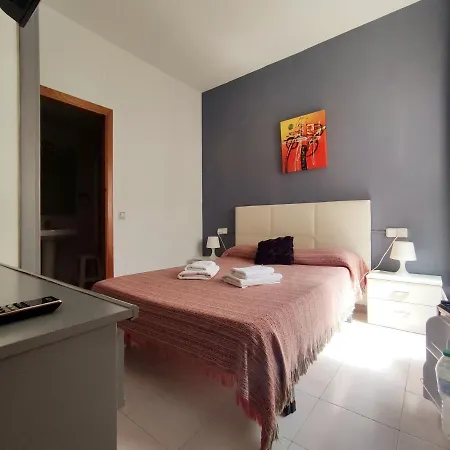 Neus Hotel 2*